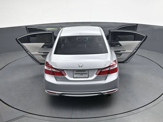 Used 2017 Honda Accord EX image 38