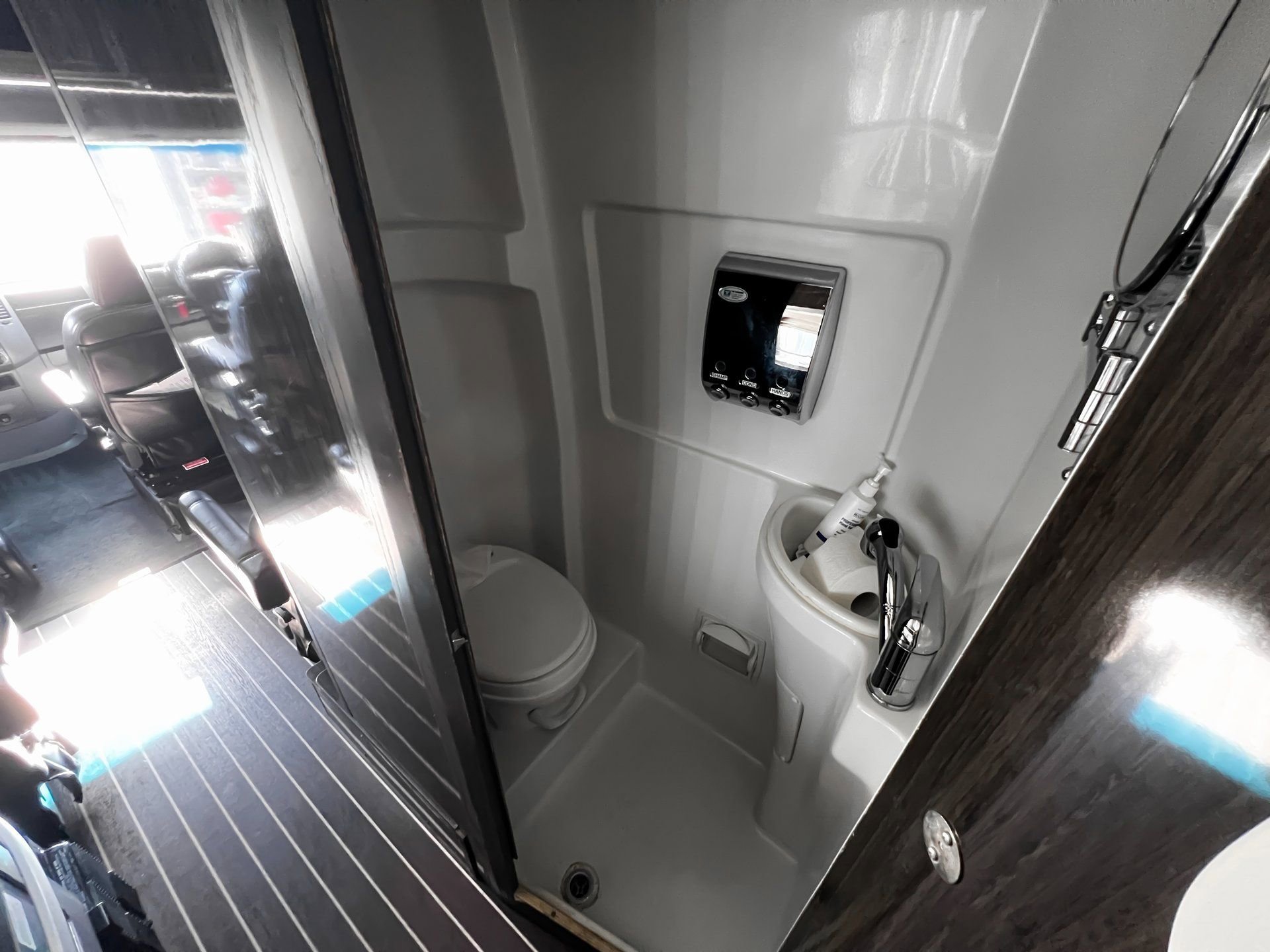 Used 2015 Mercedes-Benz Sprinter 3500 image 45