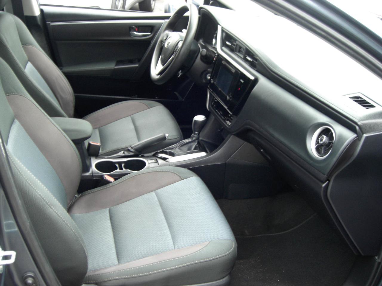Used 2017 Toyota Corolla LE FWD image 12