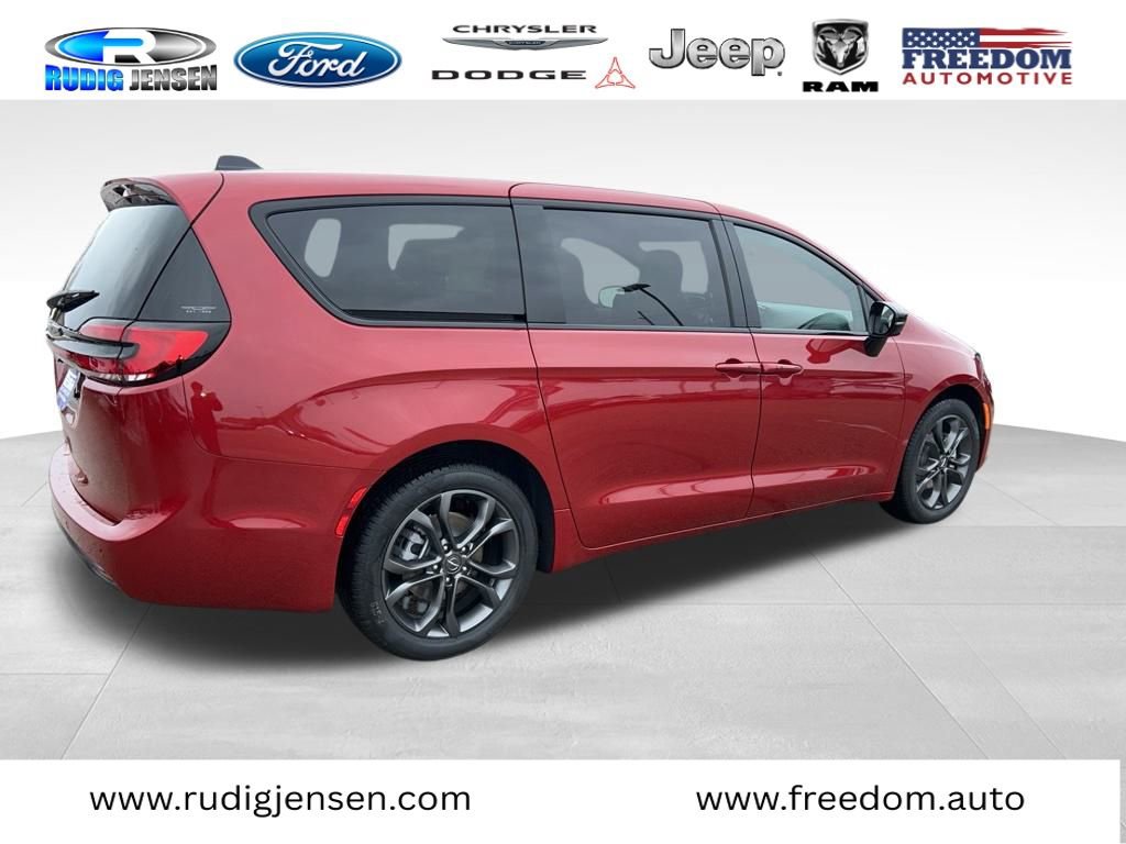 New 2026 Chrysler Pacifica Select image 8