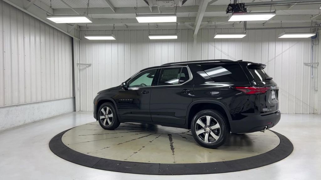 Used 2023 Chevrolet Traverse LT w/ LT Premium Package image 6