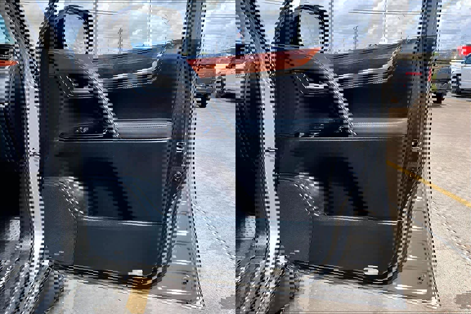 Used 2019 Lexus LX 570 4WD w/ Luxury Package image 22