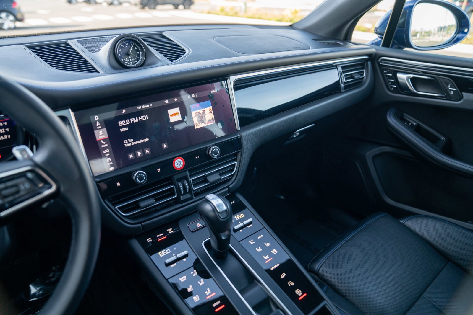 Certified 2024 Porsche Macan image 16