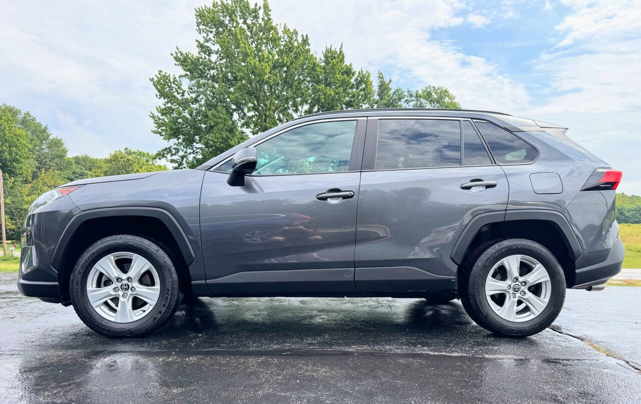 Used 2020 Toyota RAV4 XLE image 3