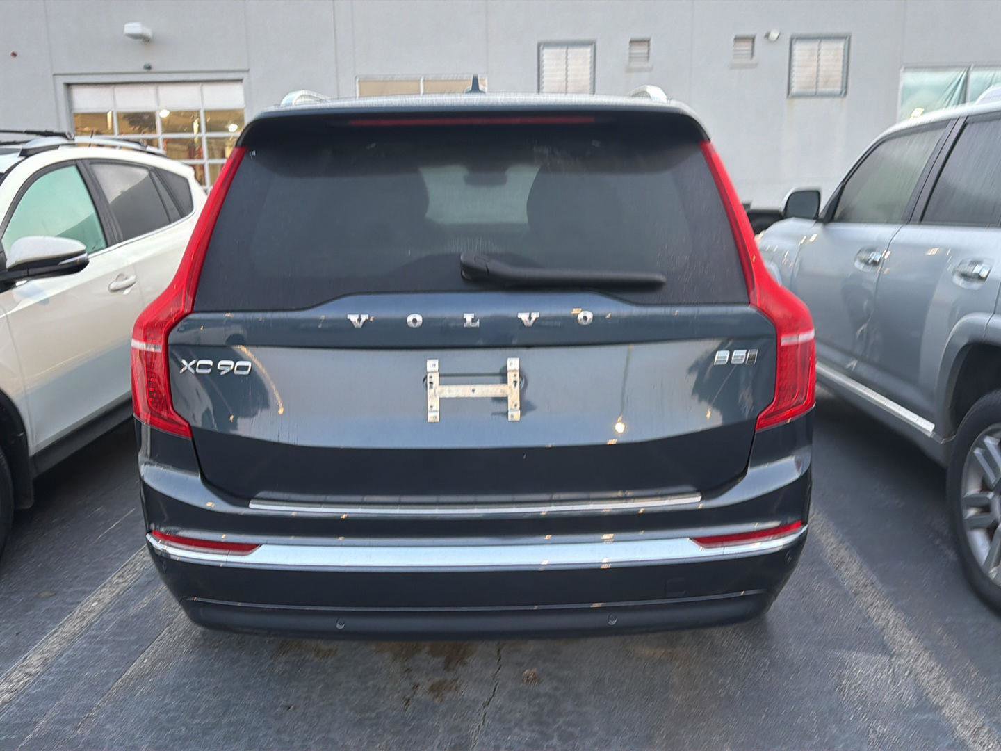 Used 2023 Volvo XC90 B5 Plus w/ Protection Package Premier image 9