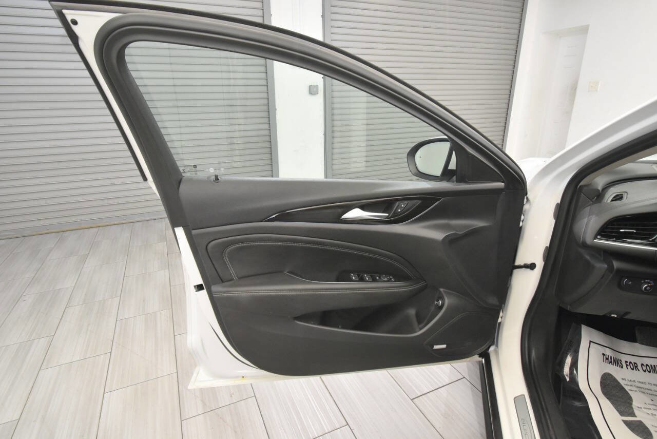 Used 2018 Buick Regal Essence w/ Driver Confidence Package #1 AWD/4WD image 15