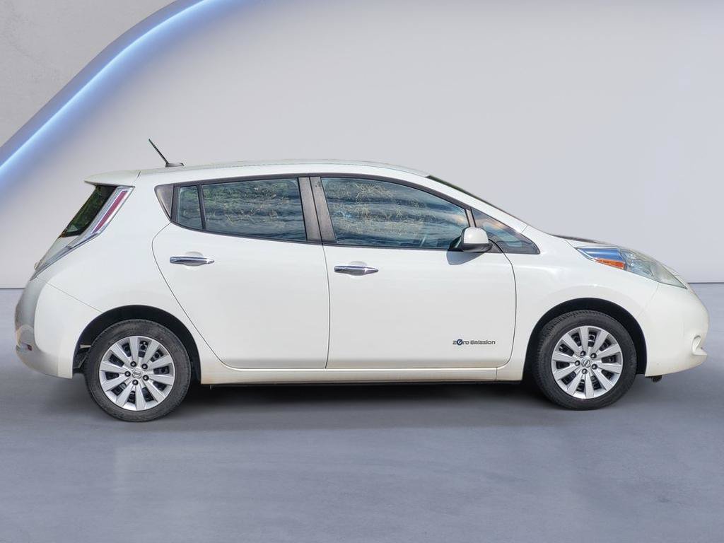 Used 2013 Nissan Leaf S FWD image 4