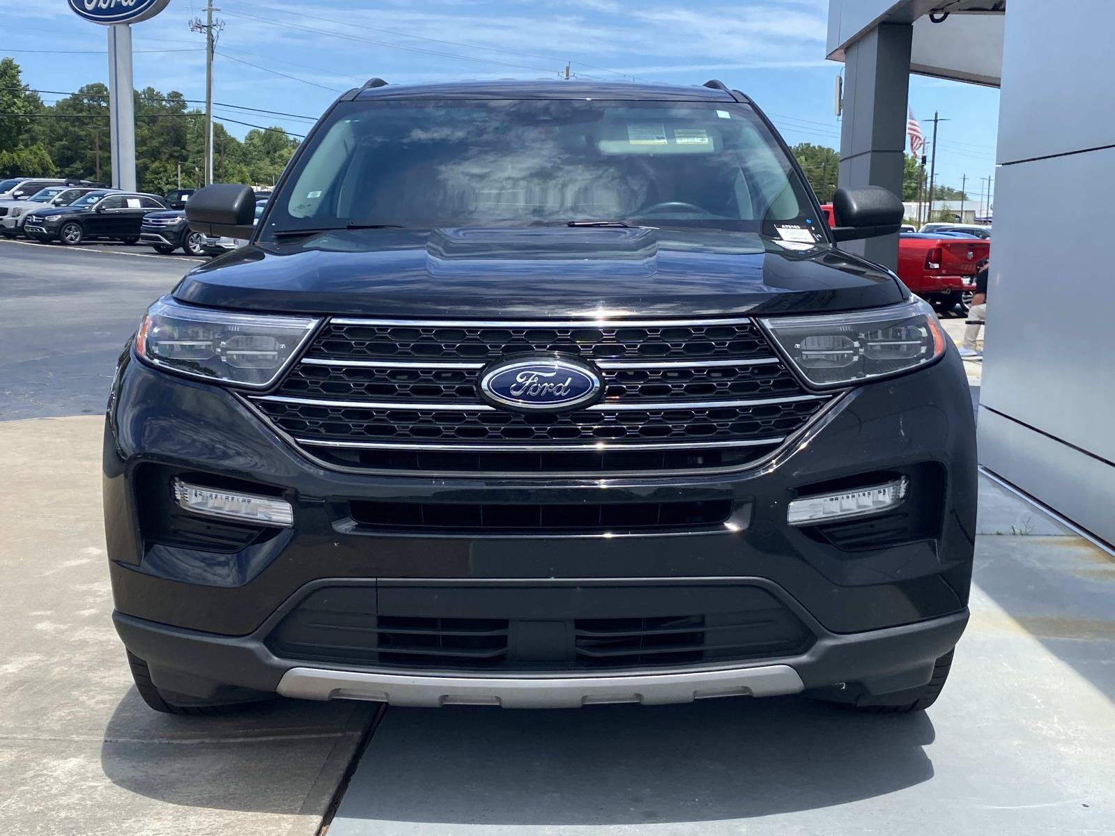 Used 2023 Ford Explorer XLT w/ Equipment Group 202A AWD/4WD image 13