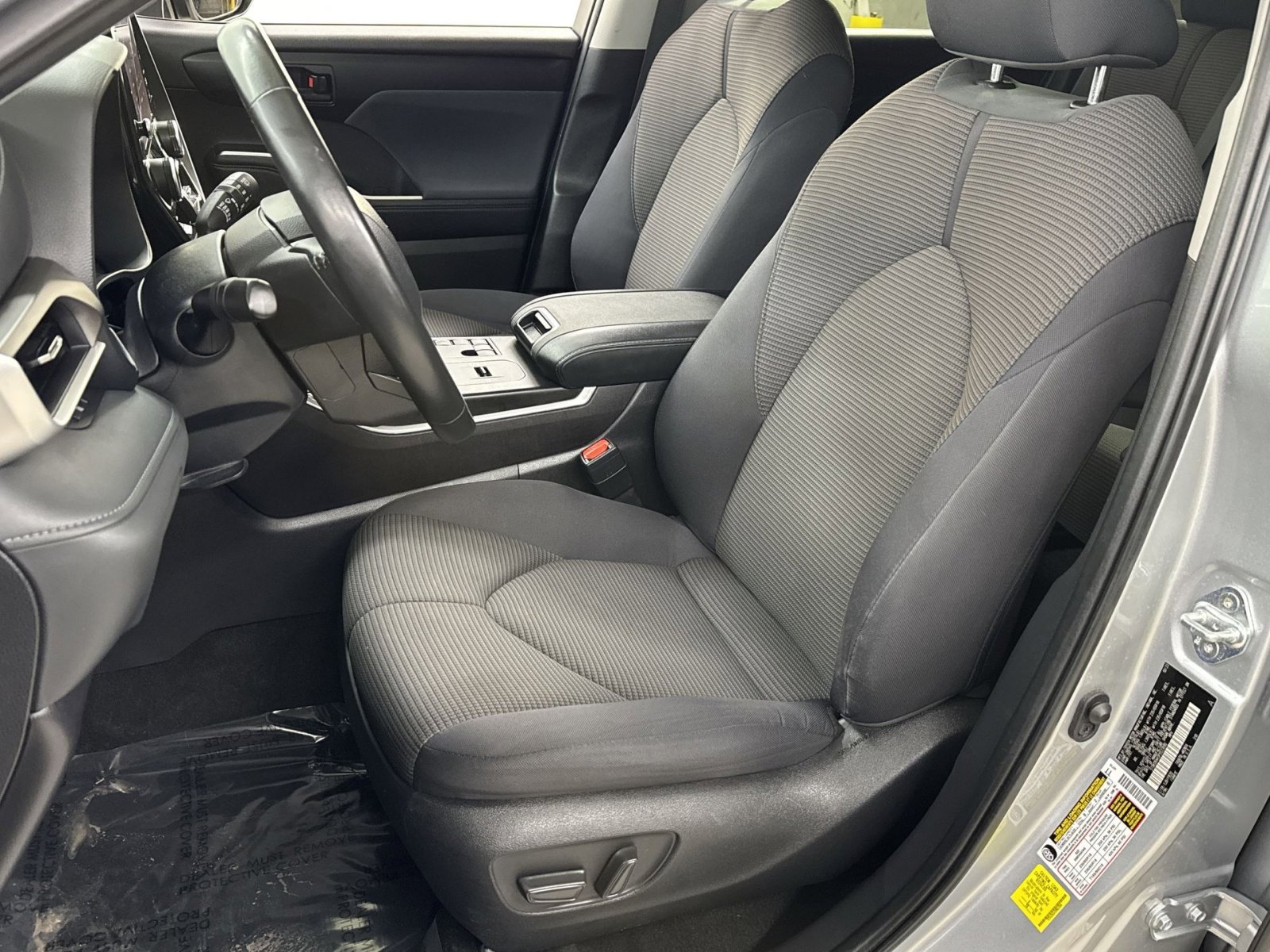 Used 2023 Toyota Highlander LE image 4