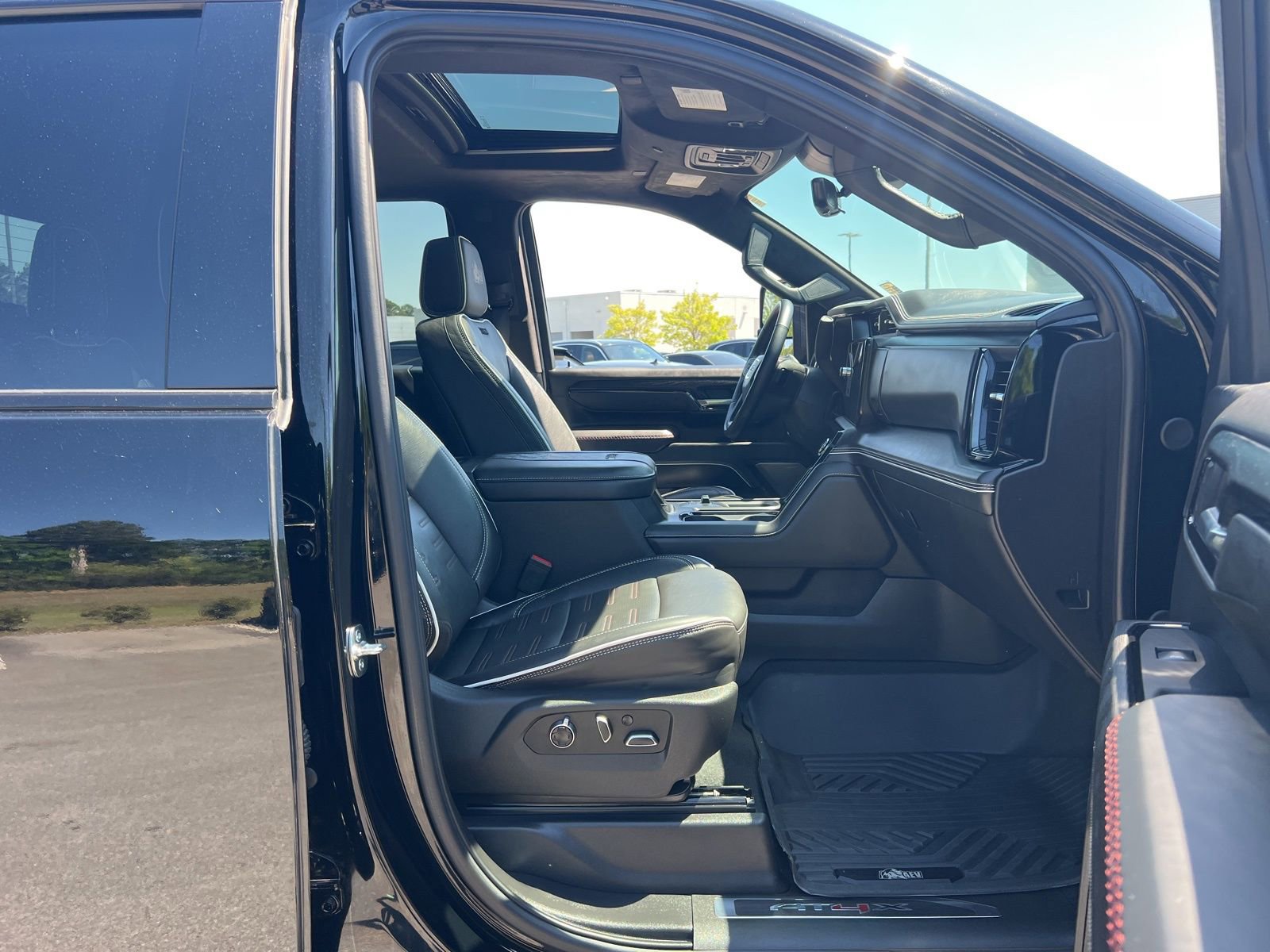 Used 2025 GMC Sierra 2500 AT4X w/ AT4X AEV Edition AWD/4WD image 39