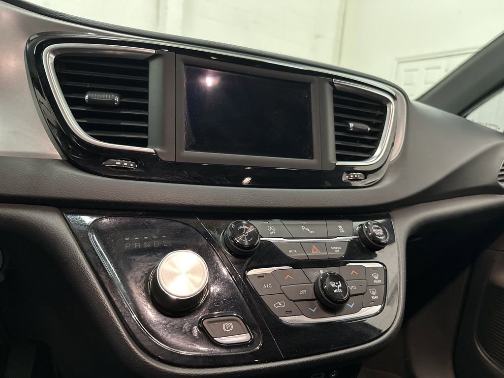 Used 2018 Chrysler Pacifica Touring Plus w/ S Appearance Package image 43