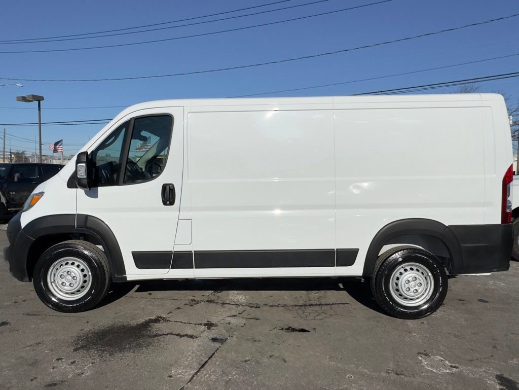 Used 2025 RAM ProMaster 2500 w/ Premium Convenience Group FWD image 4