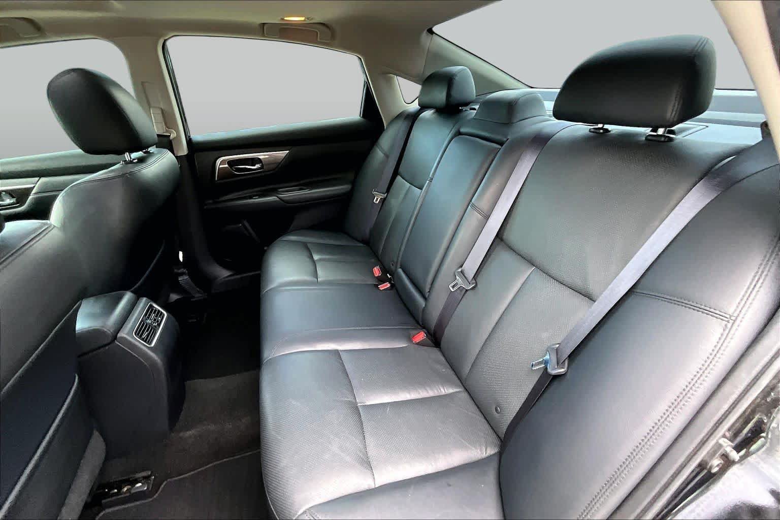 Used 2015 Nissan Altima 3.5 SL FWD image 18