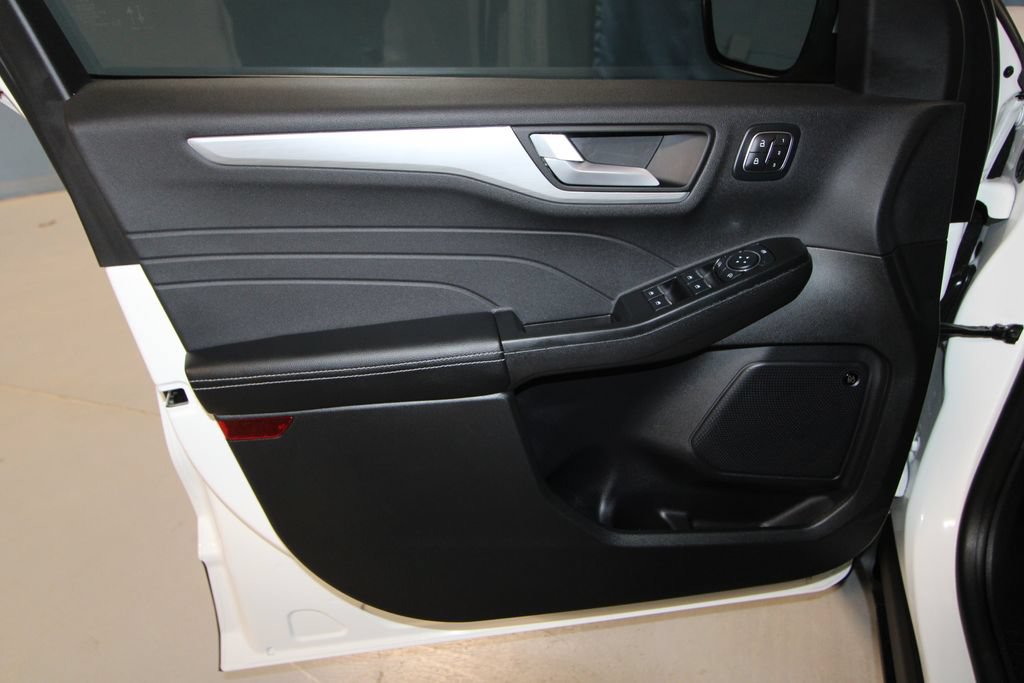 Used 2026 Ford Escape SE w/ PHEV Premium Package FWD image 5