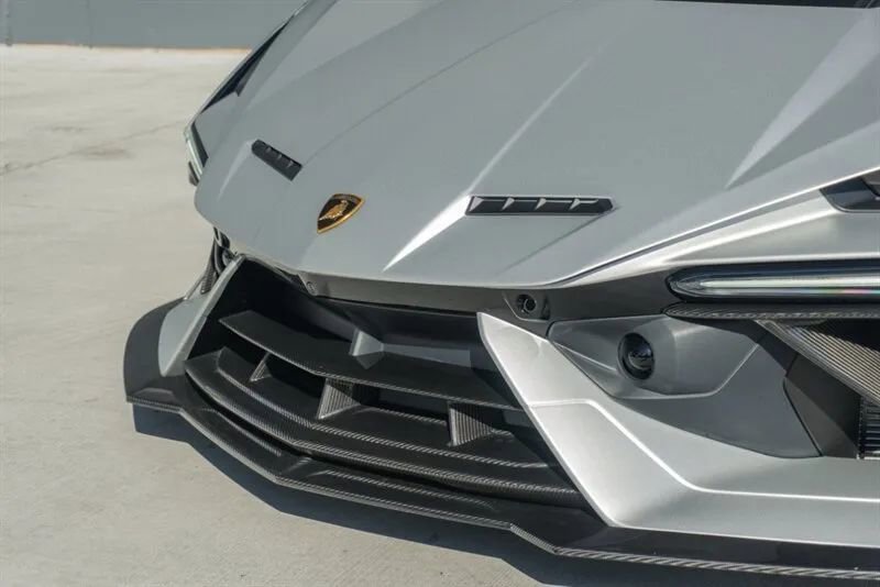 Used 2024 Lamborghini Revuelto image 26