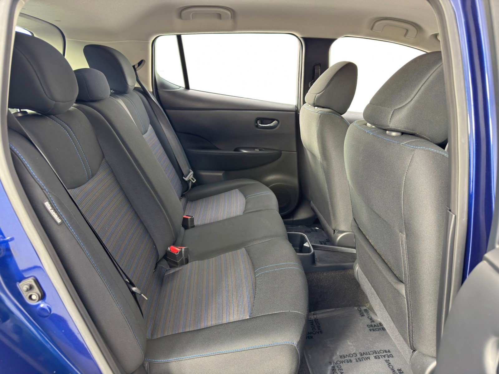 Used 2025 Nissan Leaf S image 32