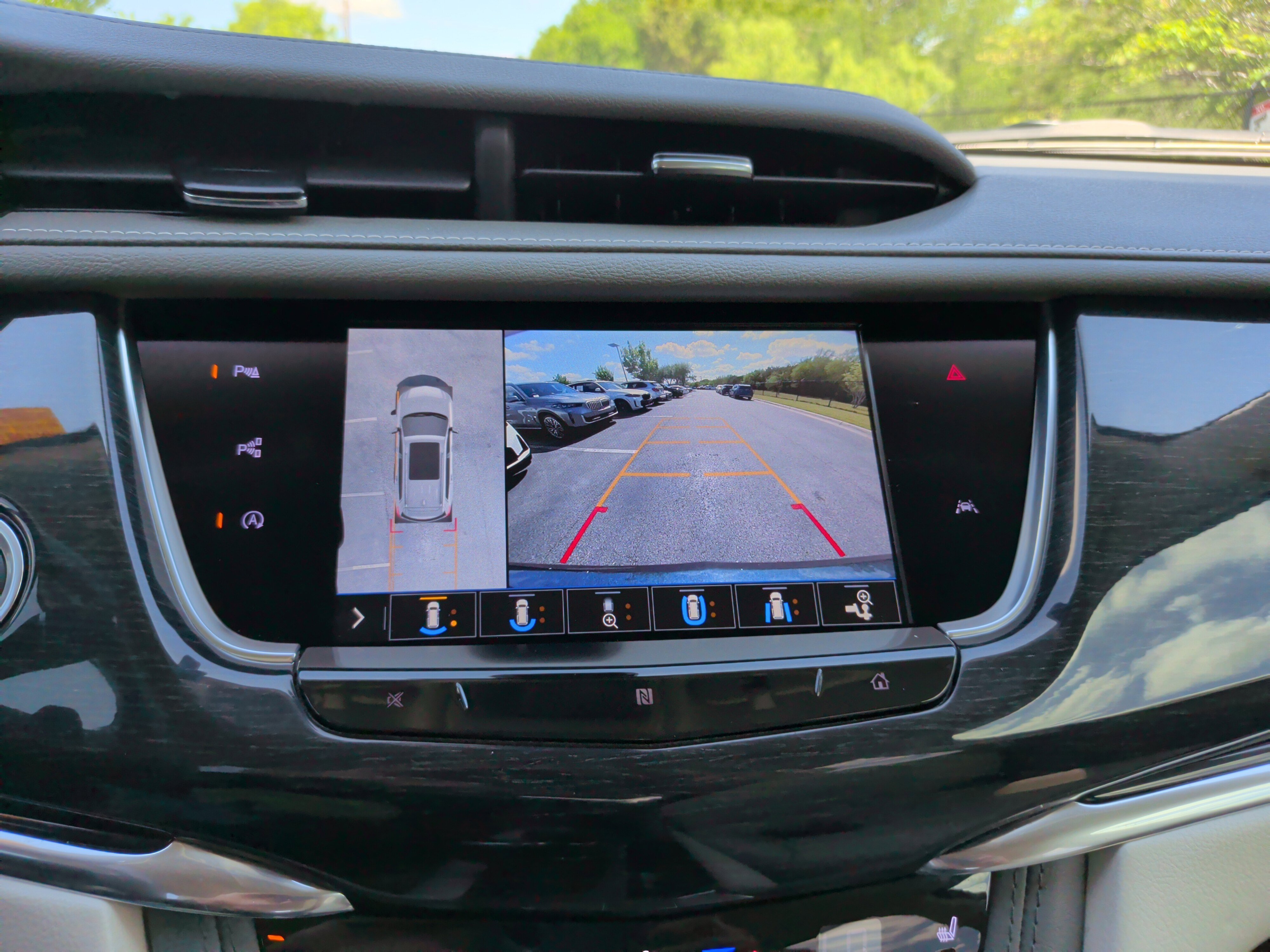 Used 2020 Cadillac XT6 Premium Luxury FWD image 19