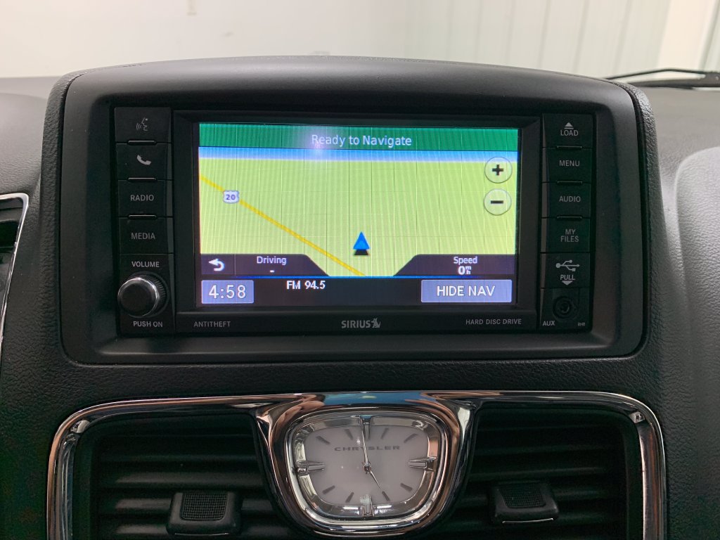 Used 2016 Chrysler Town & Country Touring FWD image 27