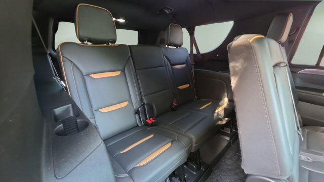 Used 2022 GMC Yukon XL AT4 w/ Technology Package AWD/4WD image 43