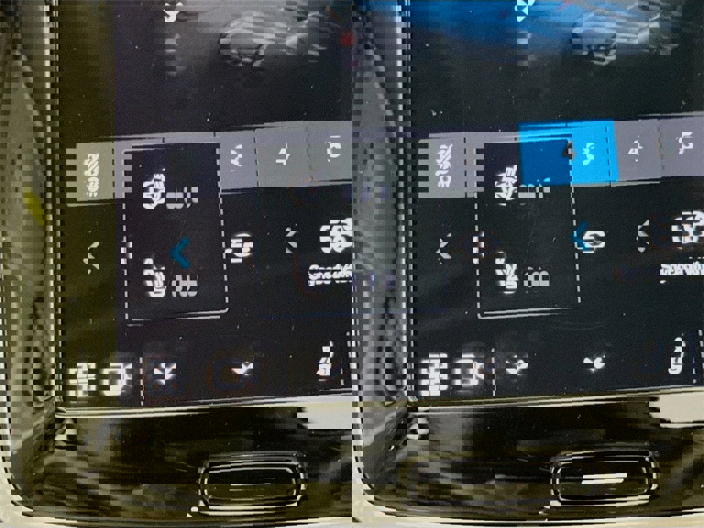 Certified 2024 Volvo XC90 T8 Plus image 21