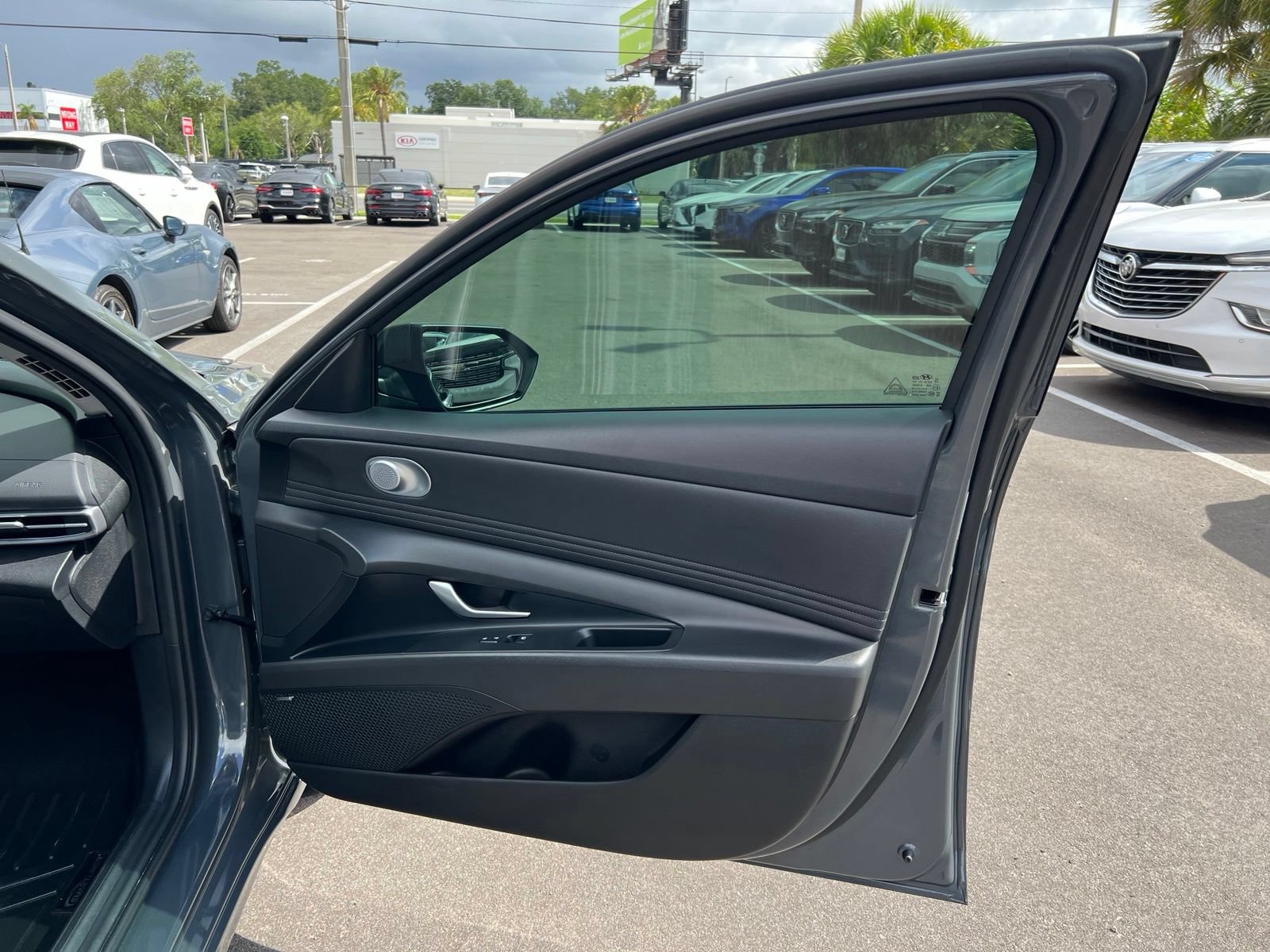 Used 2023 Hyundai Elantra Limited FWD image 52