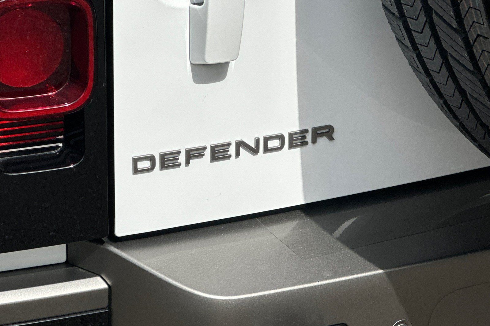 Certified 2024 Land Rover Defender 130 X-Dynamic SE AWD/4WD image 30