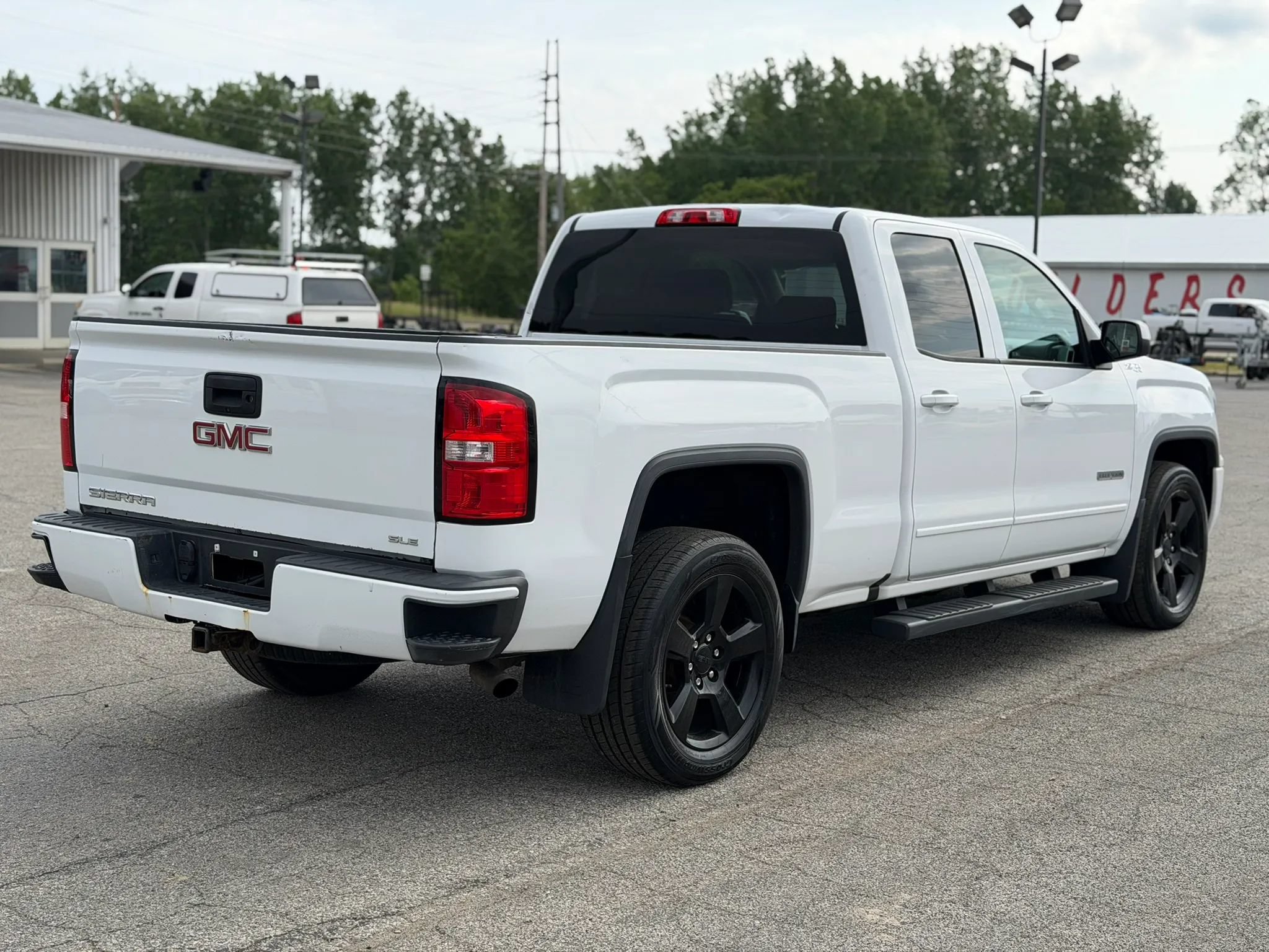 Used 2017 GMC Sierra 1500 SLE w/ Elevation Edition AWD/4WD image 5