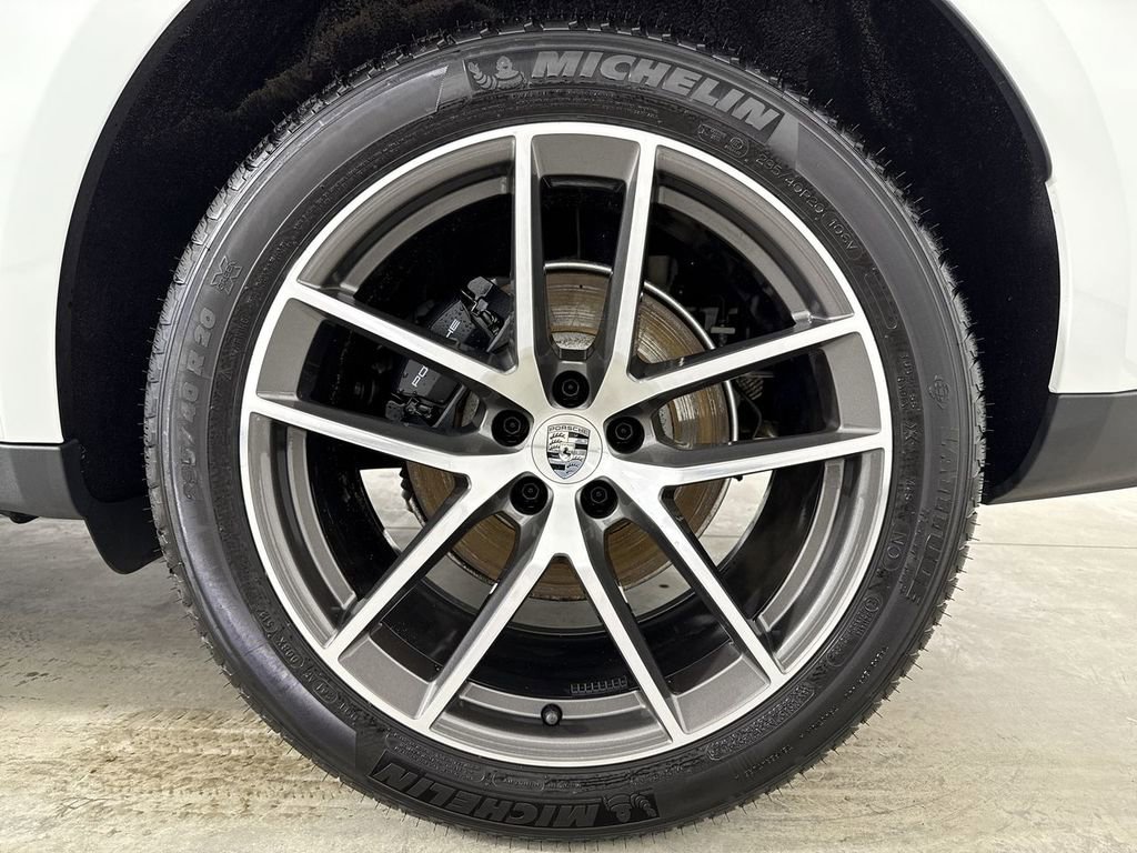 Certified 2025 Porsche Macan image 14