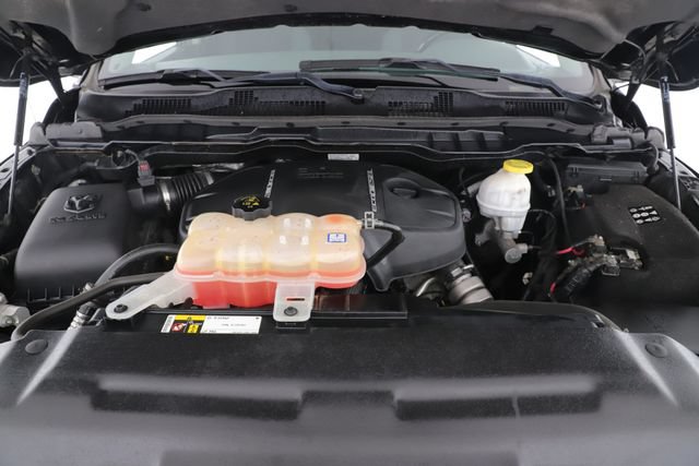 Used 2019 RAM 1500 Classic SLT w/ Black Appearance Group AWD/4WD image 15