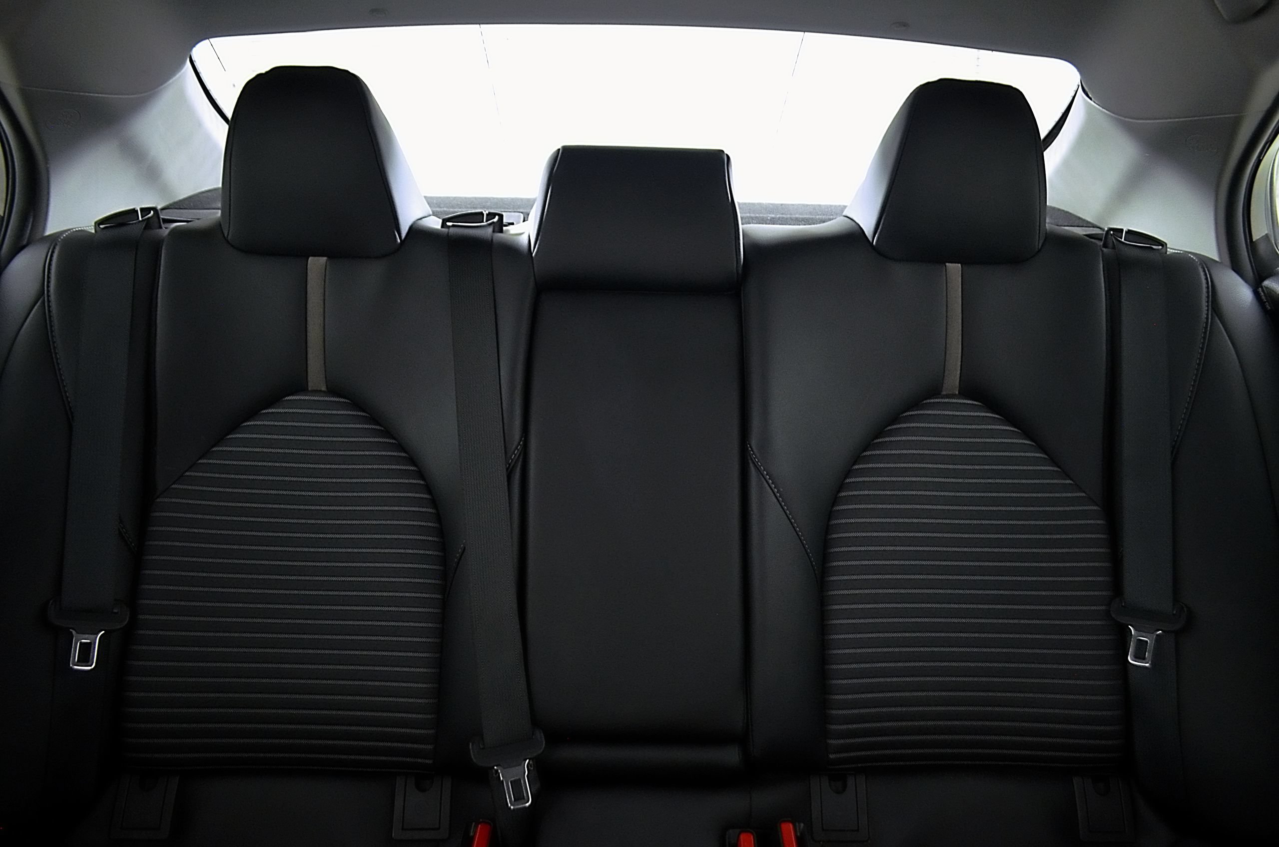 Used 2020 Toyota Camry SE FWD image 19