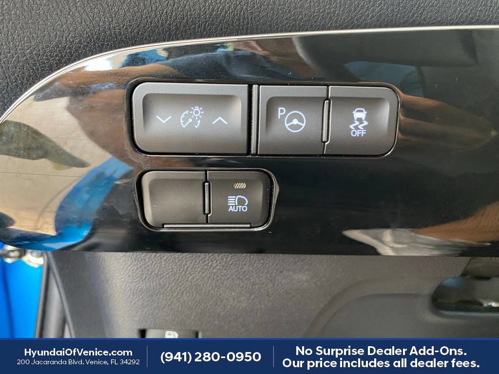 Used 2022 Toyota Prius LE FWD image 22