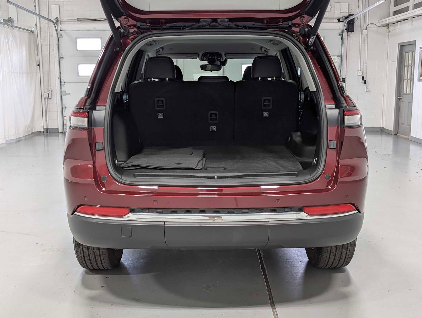 Used 2022 Jeep Grand Cherokee Limited image 37