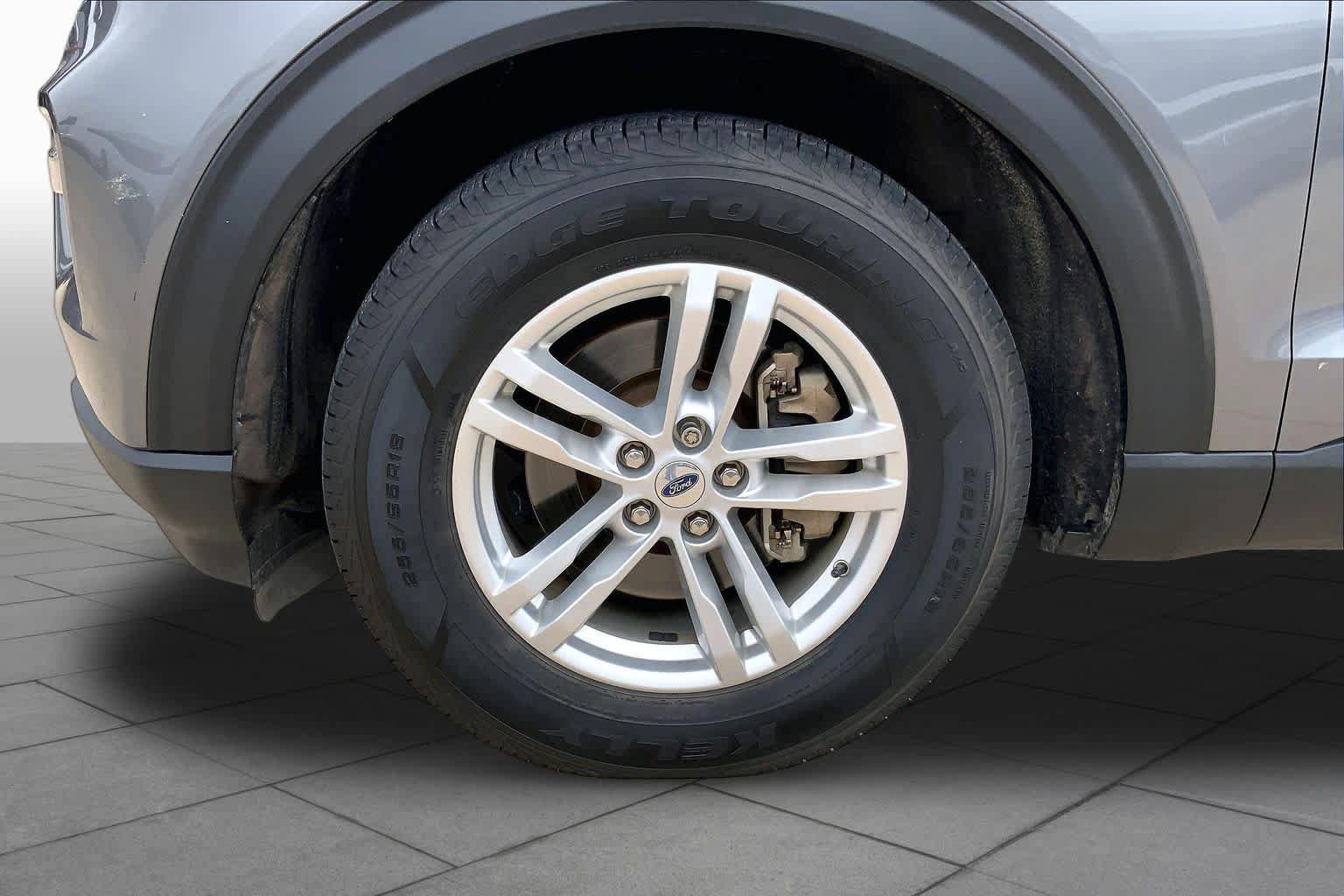 Used 2021 Ford Explorer XLT w/ Equipment Group 202A RWD image 10