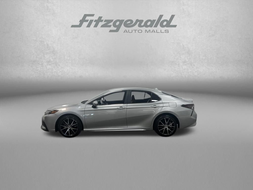 Used 2024 Toyota Camry SE FWD image 2