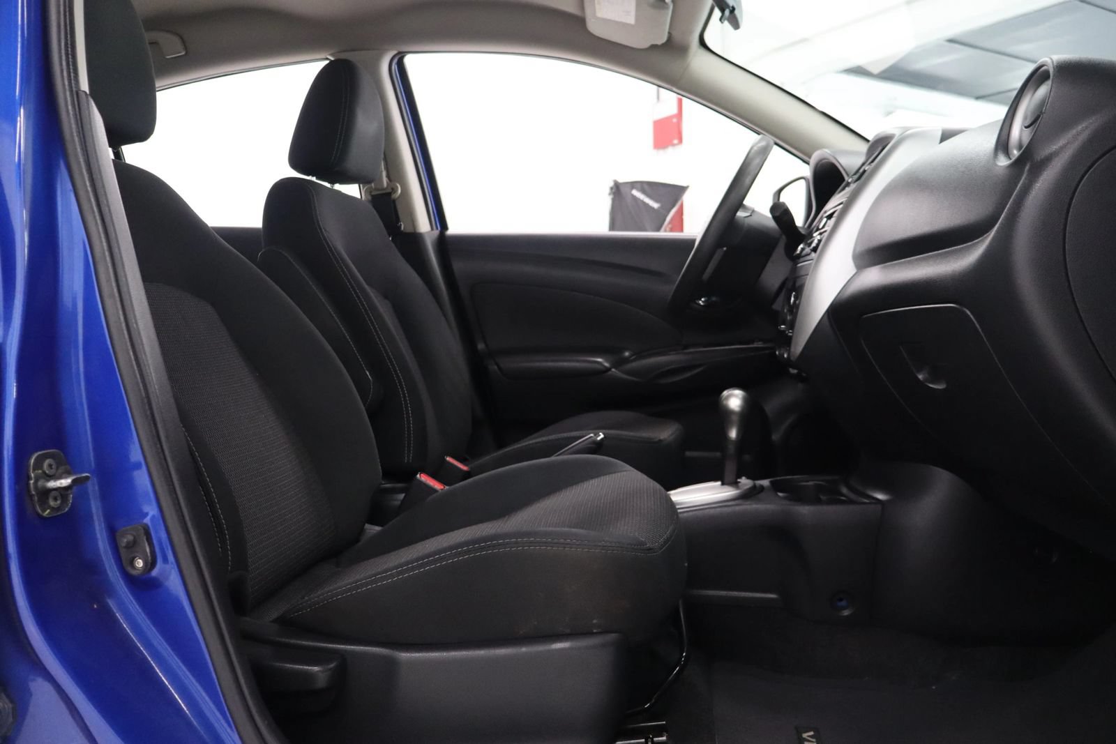 Used 2015 Nissan Versa SV FWD image 22
