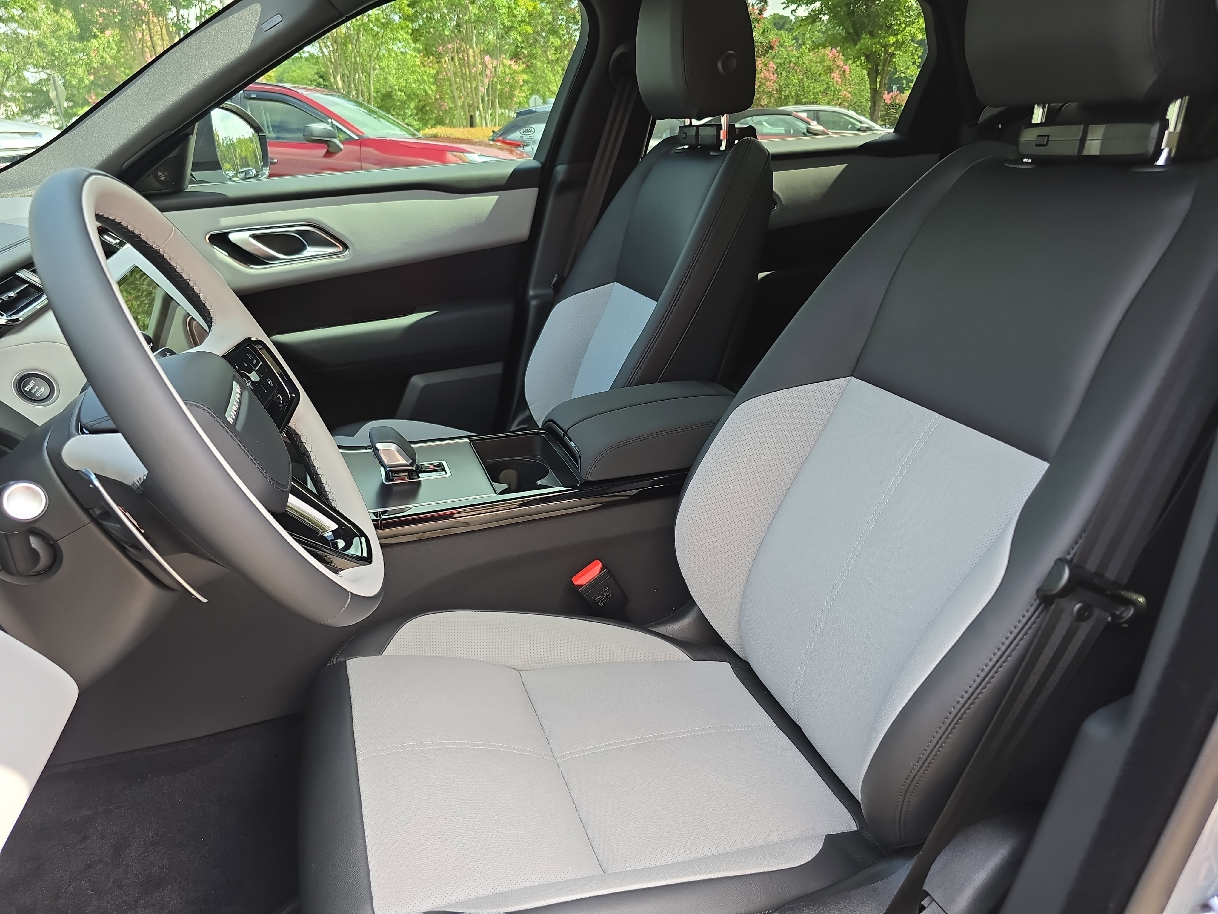 New 2026 Land Rover Range Rover Velar Dynamic SE image 15