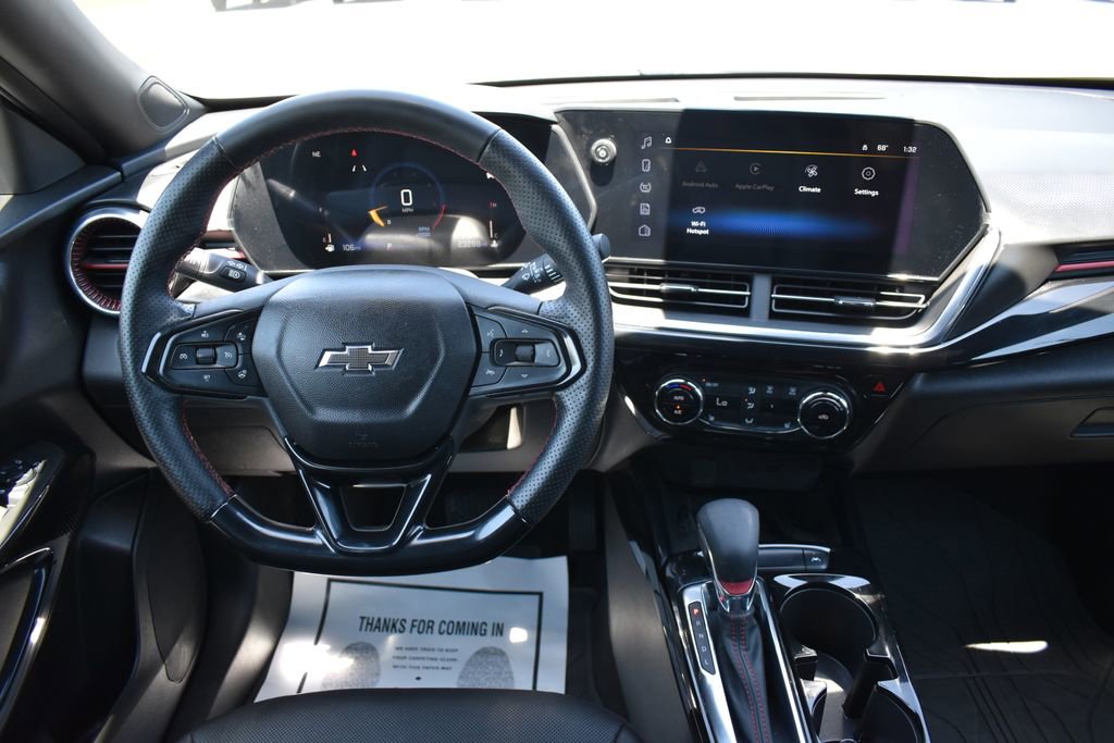 Used 2024 Chevrolet Trax RS w/ Sunroof Package FWD image 3