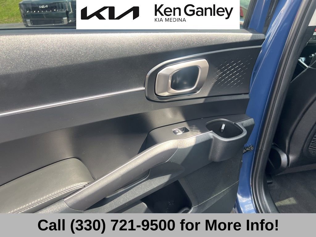 Certified 2025 Kia Sorento S w/ Panoramic Sunroof Package image 47