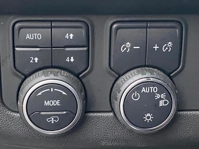 Used 2022 Chevrolet Suburban High Country AWD/4WD image 16