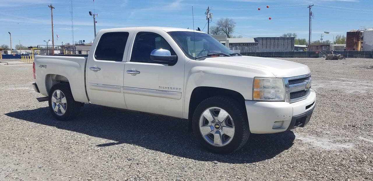 Used 2011 Chevrolet Silverado 1500 LTZ w/ LTZ White Diamond Edition AWD/4WD image 2