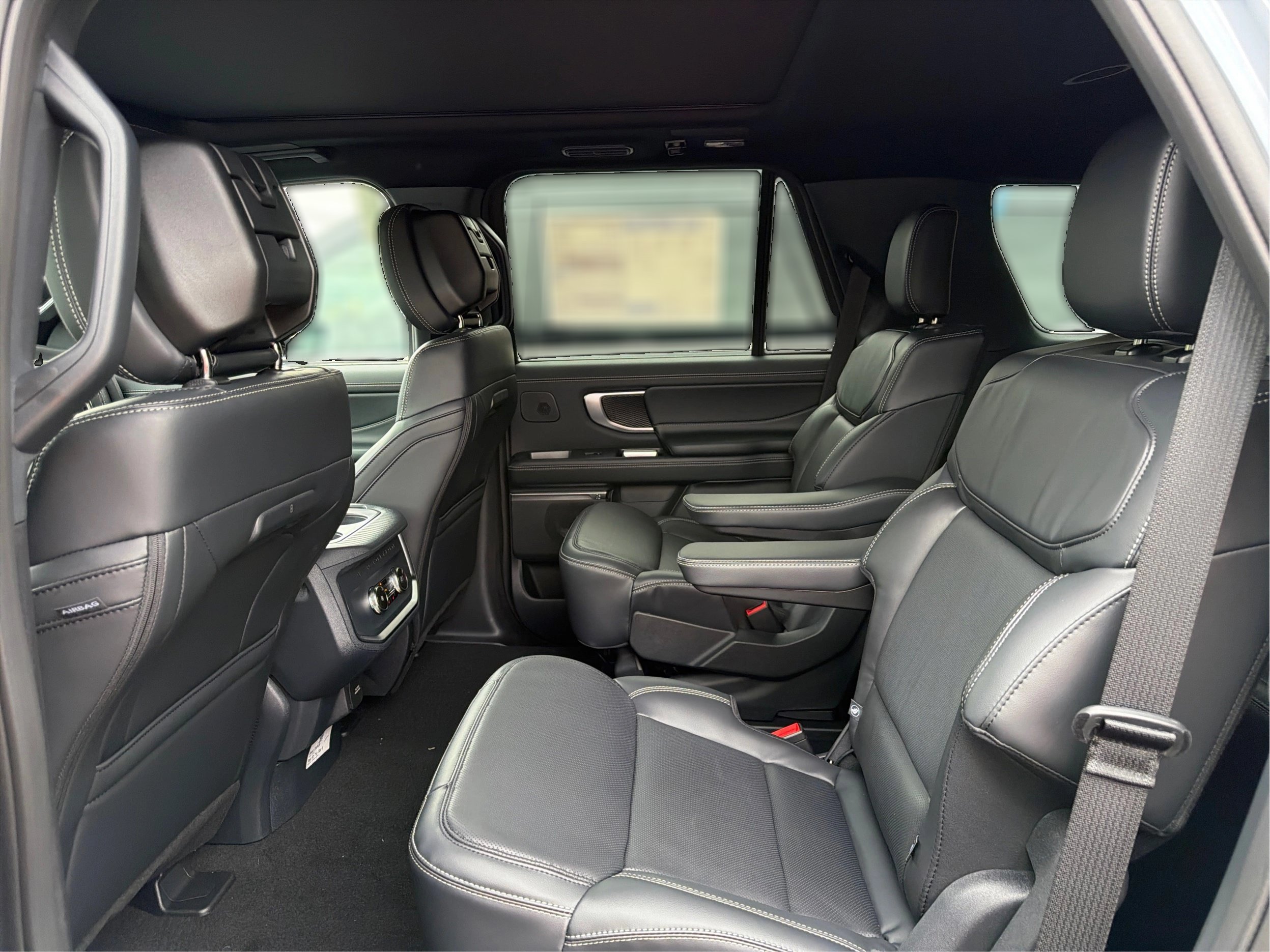 New 2027 Ford Expedition Platinum w/ Stealth Appearance Package AWD/4WD image 12