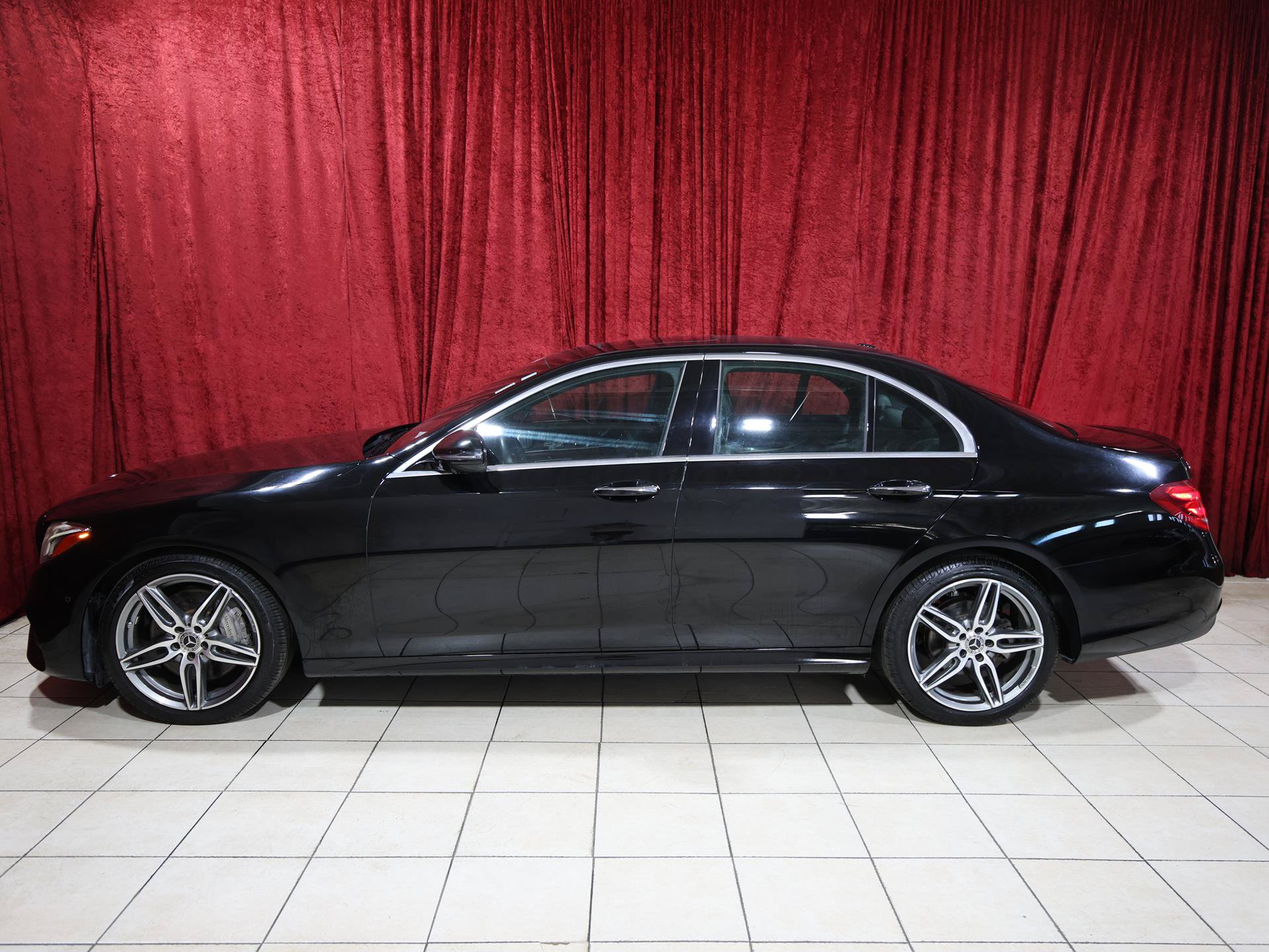 Used 2019 Mercedes-Benz E 300 image 4
