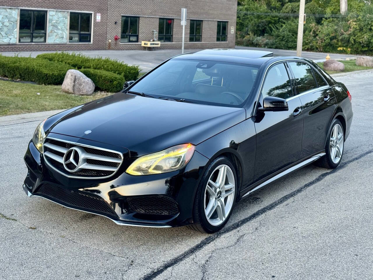 Used 2014 Mercedes-Benz E 350 4MATIC Sedan image 1