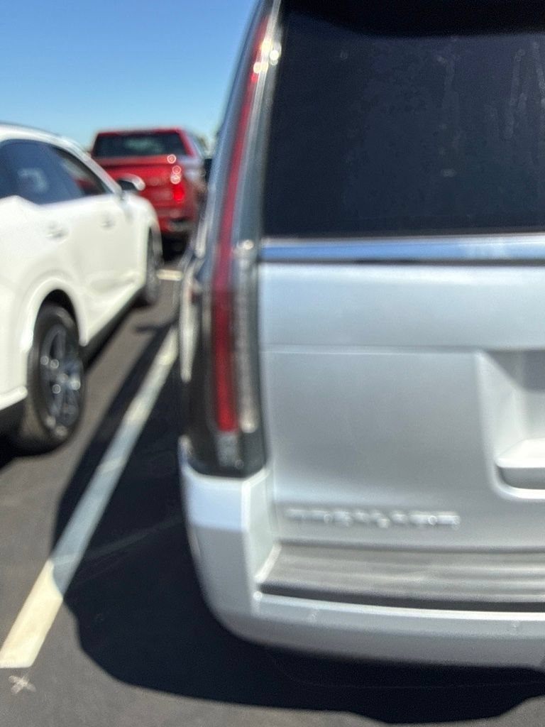 Used 2020 Cadillac Escalade Luxury AWD/4WD image 11