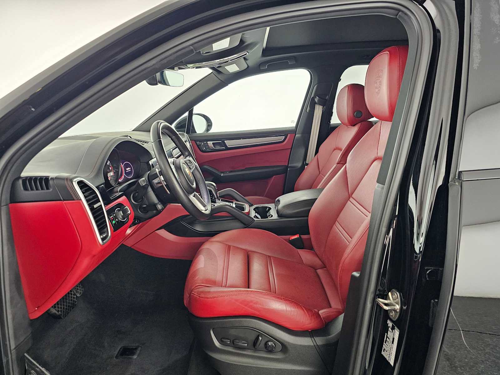 Used 2022 Porsche Cayenne Platinum Edition image 20