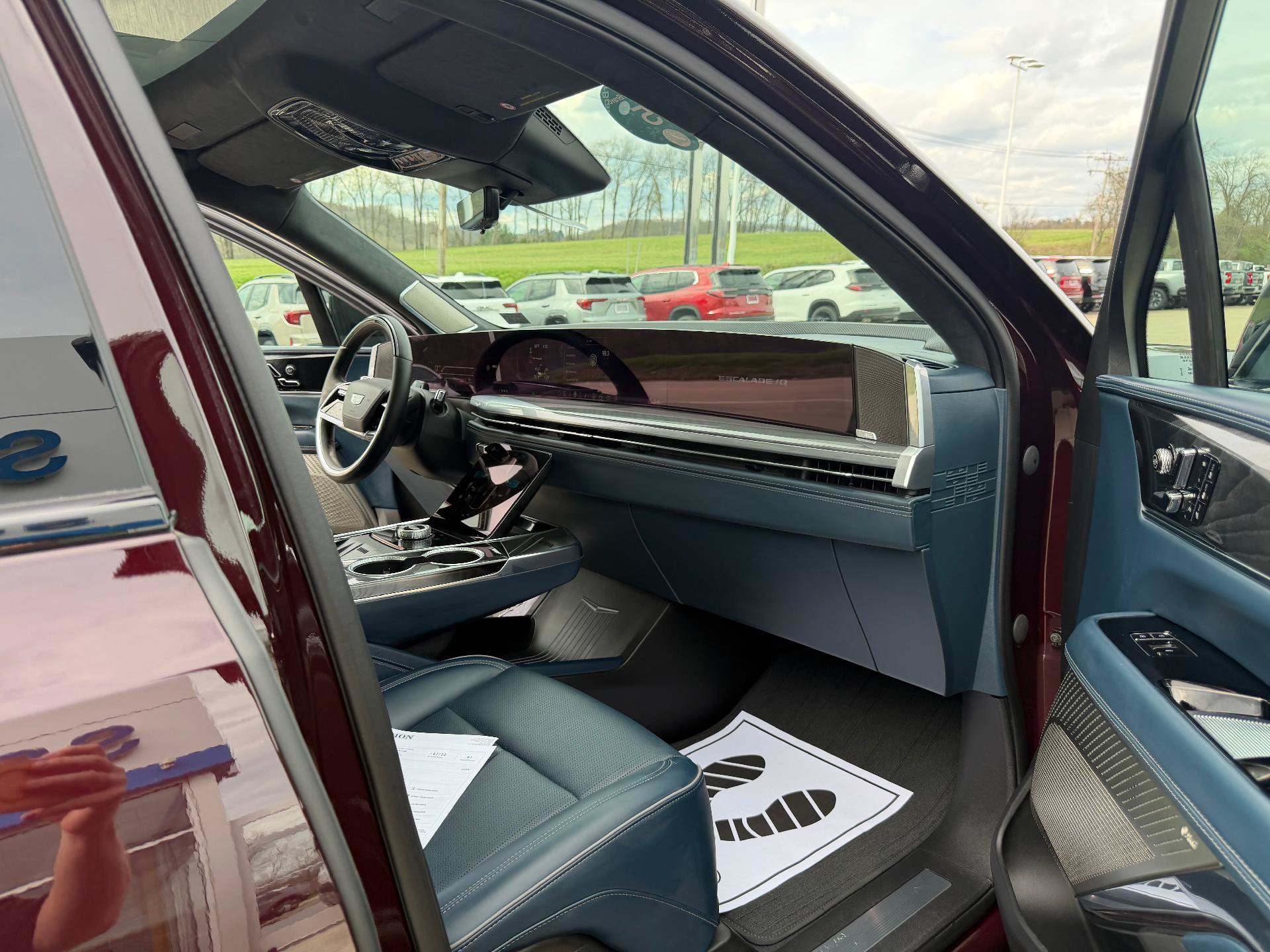 Certified 2025 Cadillac Escalade IQ Luxury 2 w/ LPO, Premium Carpet Package AWD/4WD image 41