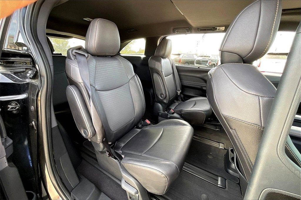 Used 2024 Toyota Sienna XSE image 32
