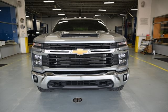 Used 2024 Chevrolet Silverado 2500 LT w/ All Star Edition AWD/4WD image 2