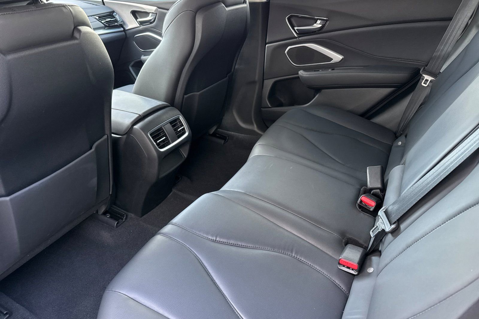 Used 2024 Acura RDX SH-AWD image 13