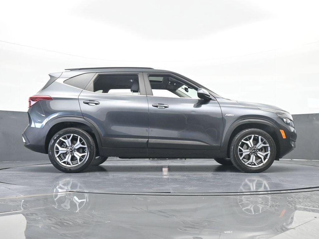 Used 2022 Kia Seltos EX image 65